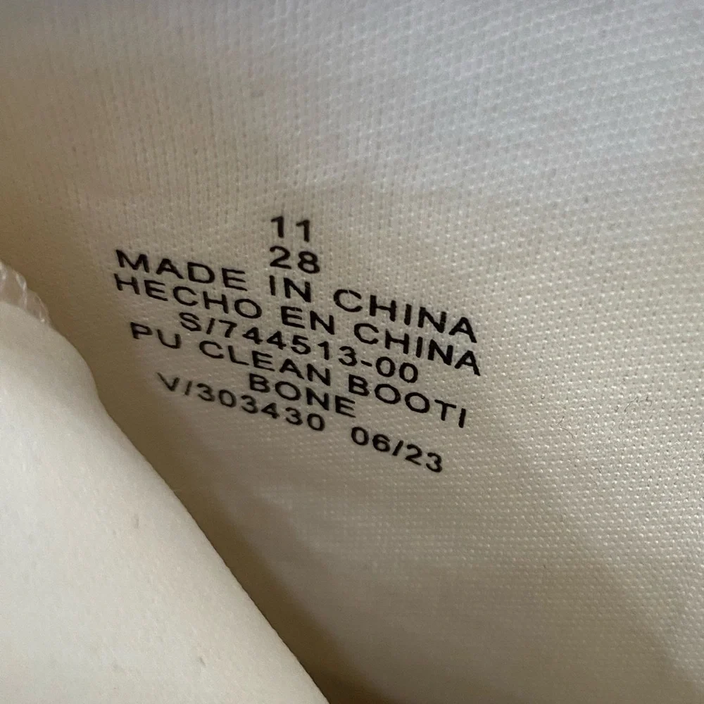 OLD NAVY- White booties - Picture 4 of 5